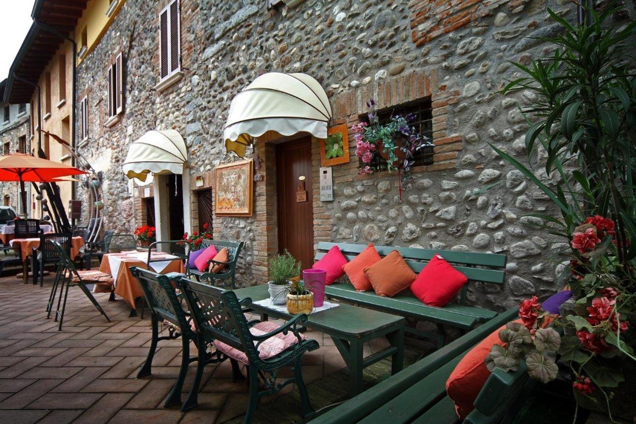 Al Borgo Antico Ristorante Con Camere Bedizzole Exterior foto